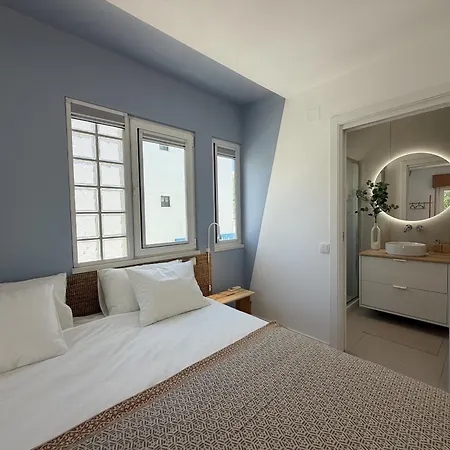 Town 2-bedroom Classy Apartment