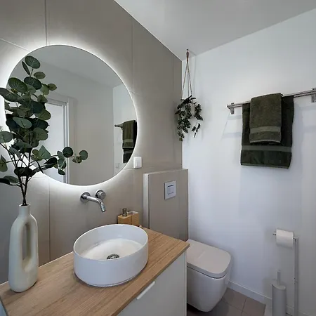 Town 2-bedroom Classy Appartamento