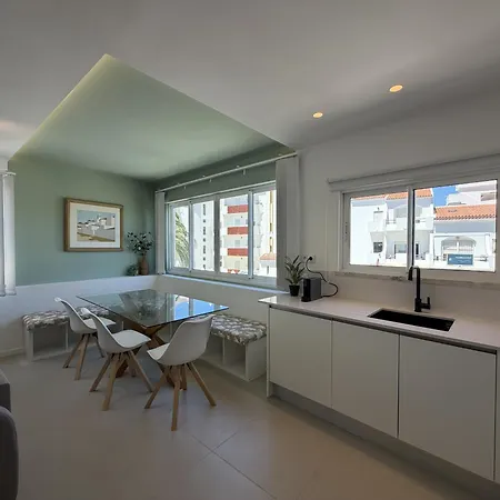 Town 2-bedroom Classy Appartamento